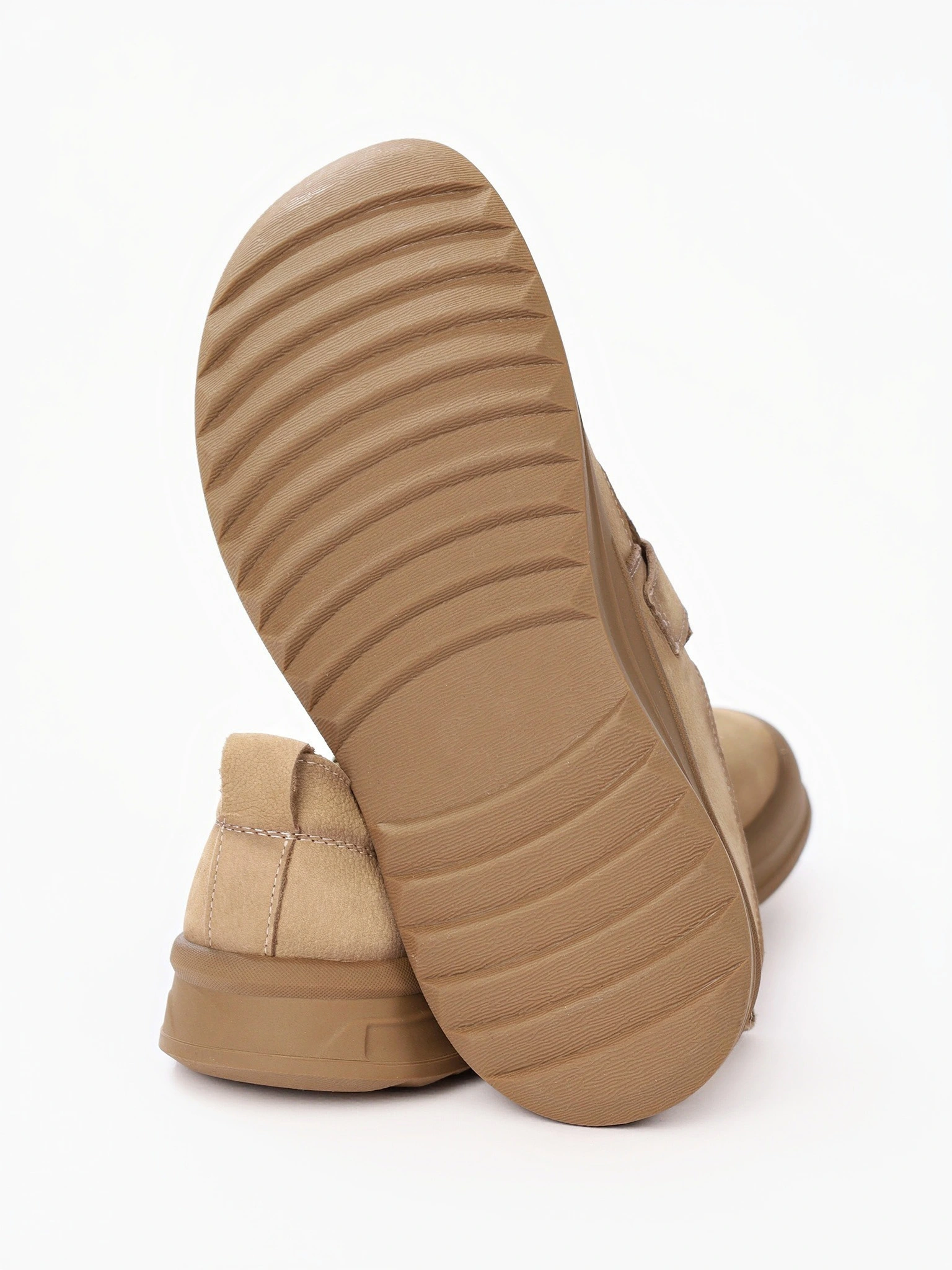 Туфли бежевого цвета из натурального нубука с застежкой ремешок